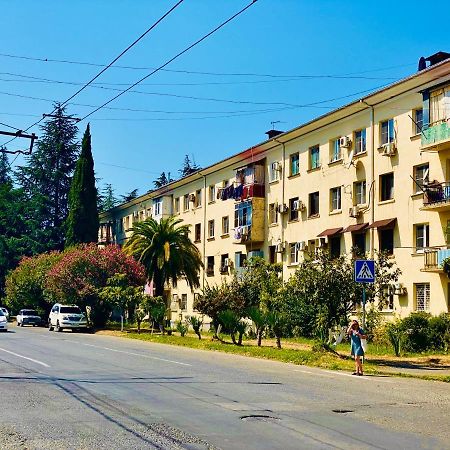 Квартира 1-Комнатная - До Моря 2 Мин - В Центре Sohum Dış mekan fotoğraf